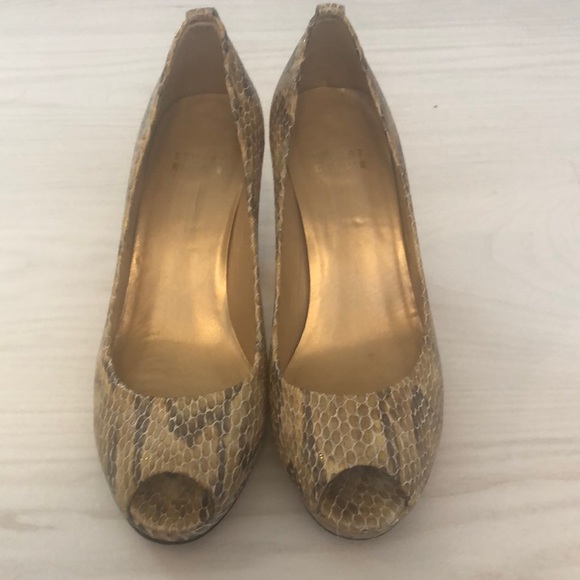 Stuart Weitzman Snakeskin Peep Toe size 7 - Picture 1 of 8